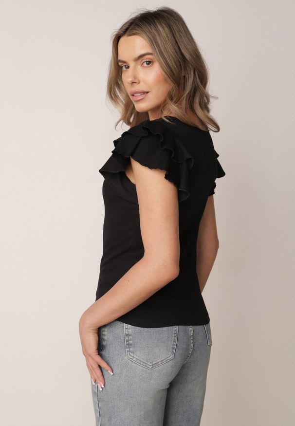 Born2be - Czarna Bawełniana Bluzka o Prostym Kroju z Krótkim Rękawem z Falbanek Himoni. Okazja: do pracy, na co dzień. Typ kołnierza: kołnierz z falbankami. Kolor: czarny. Materiał: bawełna. Długość rękawa: krótki rękaw. Długość: krótkie. Styl: elegancki, klasyczny, casual
