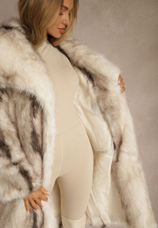 Renee - Biały Płaszcz Futerko o Prostym Kroju z Szerokim Kołnierzem Ezilana. Kolor: biały. Materiał: futro. Styl: elegancki