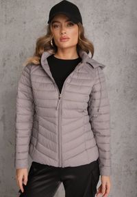 Renee - Szara Przejściowa Kurtka Pikowana z Kapturem z Możliwością Odpięcia Pretiga. Okazja: na spacer. Typ kołnierza: kaptur. Kolor: szary. Materiał: nylon, jeans #4