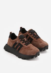 Born2be - Brązowe Zamszowe Sneakersy na Grubej Podeszwie Geometrycznym Wzorem Zitula. Okazja: na spacer, na co dzień. Kolor: brązowy. Materiał: zamsz. Wzór: geometria. Sport: turystyka piesza #4