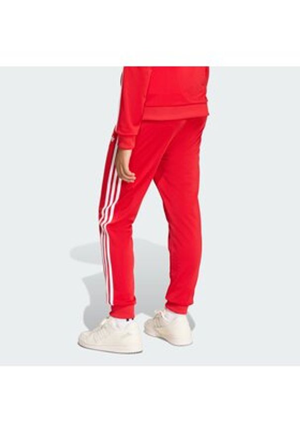 Adidas - adidas Spodnie dresowe adicolor SST KE2861 Czerwony Regular Fit. Kolor: czerwony. Materiał: syntetyk