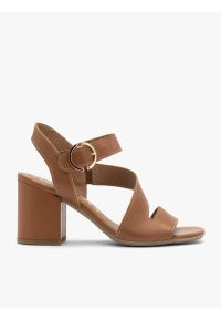 Ryłko - Jasnobrązowe sandały damskie na obcasie. Zapięcie: sprzączka. Kolor: brązowy. Materiał: skóra. Obcas: na obcasie. Styl: street, klasyczny. Wysokość obcasa: średni #1