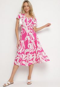 Born2be - Różowa Sukienka z Bawełny Ozdobiona Guzikami i Geometrycznym Wzorem Talissea. Okazja: na co dzień. Typ kołnierza: dekolt w kształcie V. Kolor: różowy. Materiał: bawełna. Wzór: aplikacja, geometria. Sezon: lato. Styl: casual #4
