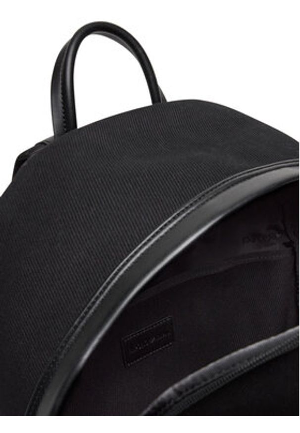 Emporio Armani Plecak EM001190 AF13809 UC001 Czarny. Kolor: czarny. Materiał: materiał