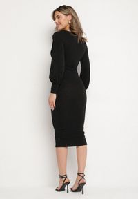 Born2be - Czarna Dopasowana Sukienka z Kopertowym Dekoltem i Bufiastymi Rękawami Ulonissa. Kolor: czarny. Materiał: tkanina. Typ sukienki: kopertowe. Styl: klasyczny #4