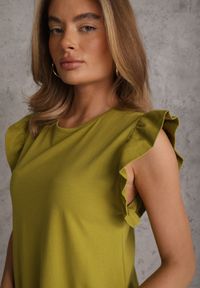 Renee - Ciemnozielona Trapezowa Sukienka z Elastycznej Bawełny z Falbankami Przy Ramionach Aleradia. Typ kołnierza: kołnierz z falbankami. Kolor: zielony. Materiał: bawełna. Długość rękawa: krótki rękaw. Wzór: aplikacja. Sezon: lato. Typ sukienki: trapezowe. Długość: mini #5