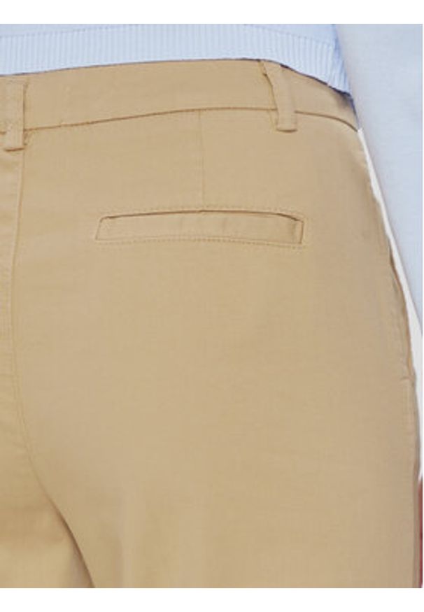 United Colors of Benetton - United Colors Of Benetton Chinosy 4GD7DF061 Beżowy Regular Fit. Kolor: beżowy. Materiał: bawełna