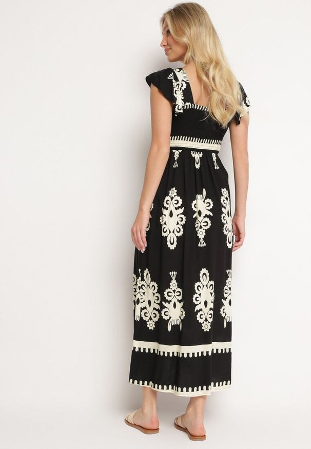 Born2be - Czarna Boho Sukienka z Wiskozy na Szerokich Ramiączkach z Gumkami w Pasie i Falbanką Cleria. Okazja: na co dzień. Kolor: czarny. Materiał: wiskoza. Długość rękawa: na ramiączkach. Styl: boho