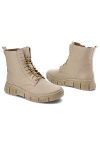 Trzewiki damskie Wasak, z gładkiej skóry naturalnej z wysoką cholewką i klasycznym sznurowaniem masywna podeszwa o ryflowanych bokach, ecru, 660. Wysokość cholewki: przed kolano. Kolor: beżowy. Materiał: skóra. Szerokość cholewki: normalna. Wzór: grochy, gładki. Obcas: na obcasie. Styl: klasyczny, elegancki. Wysokość obcasa: średni #6