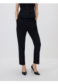 Reserved - Spodnie cygaretki z wiskozą - czarny. Kolor: czarny. Materiał: wiskoza