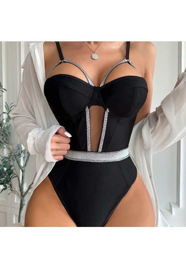 Intica - Body modelujące z ozdobnym pasem taliującym Jorinda. Kolor: czarny. Materiał: materiał