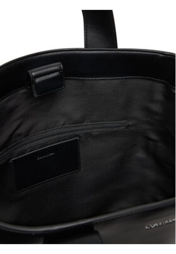 Calvin Klein Torebka Webbing Strap Tote LV04F3289G Czarny. Kolor: czarny. Materiał: skórzane