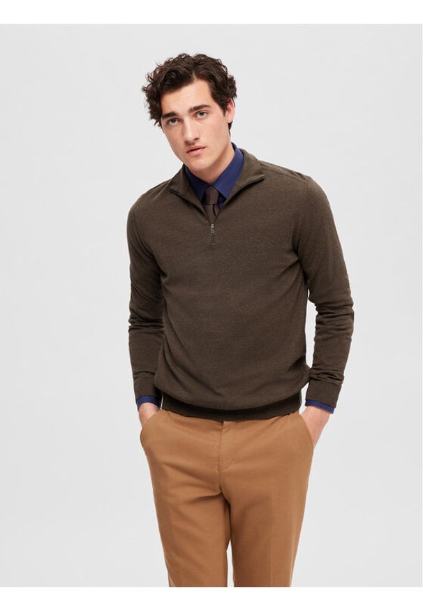 Selected Homme Sweter 16074687 Brązowy Regular Fit. Kolor: brązowy. Materiał: bawełna