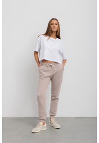 LEKKIE SPODNIE JOGGERS CAFFE LATTE XL - Flawless. Materiał: skóra, materiał, bawełna, dresówka. Długość: długie. Styl: sportowy, klasyczny, elegancki