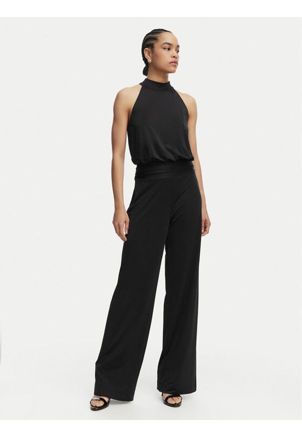 Guess Kombinezon W6GK12 K2937 Czarny Stretch Fit. Kolor: czarny. Materiał: syntetyk