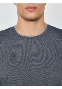 Big-Star - Koszulka męska w drobne paski granatowa Fredriser 403. Okazja: na co dzień. Kolor: niebieski. Materiał: dzianina, jeans. Wzór: paski. Styl: casual, elegancki #6