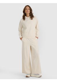 4f - 4F Bluza dresowa nierozpinana z kapturem damska - biała XL. Okazja: na co dzień. Typ kołnierza: kaptur. Kolor: biały. Materiał: dresówka. Styl: casual
