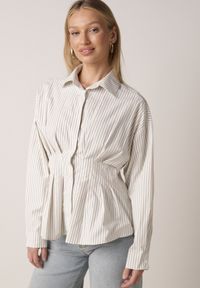 Born2be - Zielona Koszula z Bawełną o Taliowanym Kroju z Baskinką w Paski Sewsana. Okazja: na co dzień, na spotkanie biznesowe. Kolor: zielony. Materiał: bawełna. Wzór: paski. Styl: casual, biznesowy #1