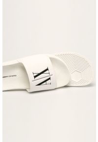 Armani Exchange - Klapki XDP011.XV303. Kolor: biały. Materiał: guma. Obcas: na obcasie. Wysokość obcasa: niski #2