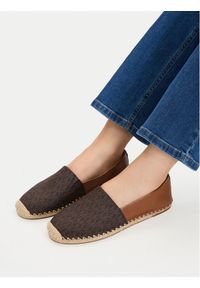 MICHAEL Michael Kors Espadryle Kenze 40R6KZFP1B Brązowy. Kolor: brązowy. Materiał: skóra #1