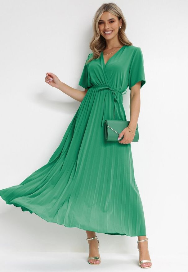 Born2be - Zielona Sukienka Plisowana Maxi z Wiązanym Paskiem Dianiza. Kolor: zielony. Materiał: materiał. Długość: maxi