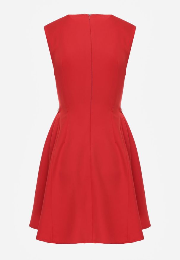 Renee - Czerwona Rozkloszowana Sukienka Bez Rękawów z Odpinanymi Aplikacjami w Pasie Maridina. Okazja: na imprezę. Kolor: czerwony. Długość rękawa: bez rękawów. Wzór: aplikacja. Styl: elegancki