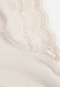 Born2be - Beżowy Bawełniany T-shirt z Koronkowymi Rękawami Carilynore. Okazja: na co dzień. Kolor: beżowy. Materiał: bawełna, koronka. Styl: elegancki, klasyczny, casual #5