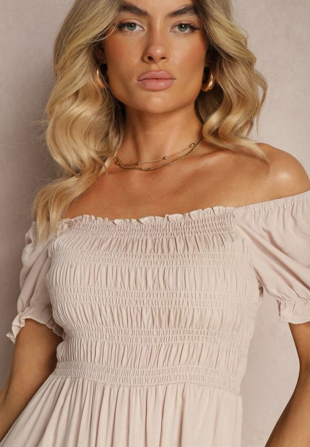 Renee - Beżowa Bawełniana Sukienka o Rozkloszowanym Kroju z Gumką przy Dekolcie Moridia. Kolor: beżowy. Materiał: bawełna. Typ sukienki: rozkloszowane. Styl: elegancki