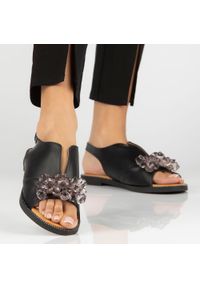 Czarne sandały damskie z kryształami Filippo Ds4622/23. Kolor: czarny. Materiał: skóra