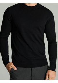 Sinsay - Sweter basic z wiskozą - czarny. Kolor: czarny. Materiał: wiskoza