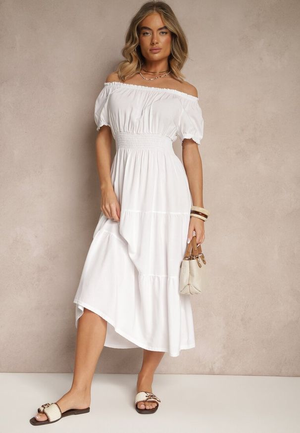 Renee - Biała Rozkloszowana Sukienka z Gumką w Talii i Dekoltem w Kształcie Łódki Miratela. Okazja: na co dzień. Kolor: biały. Długość rękawa: krótki rękaw. Typ sukienki: proste. Styl: klasyczny, casual