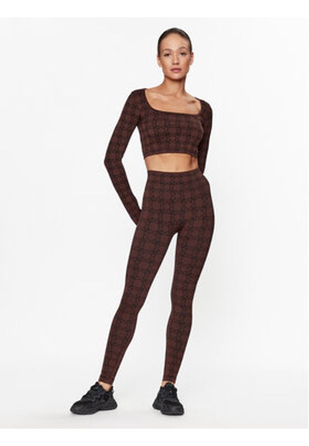 Guess Bluzka V3BP05 ZZ04N Brązowy Slim Fit. Kolor: brązowy. Materiał: syntetyk