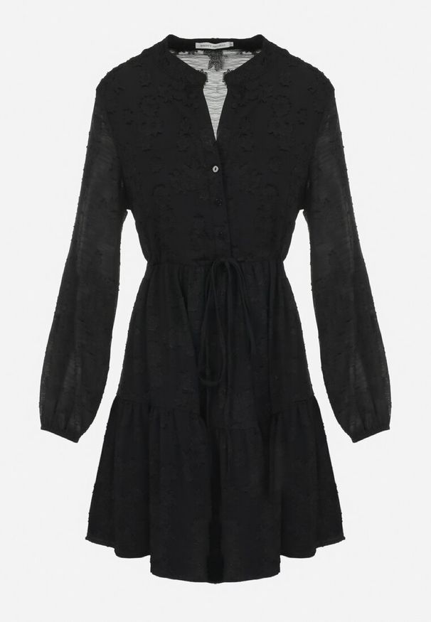 Born2be - Czarna Rozkloszowana Sukienka ze Sznurkiem w Pasie Juna. Okazja: na co dzień. Typ kołnierza: dekolt w kształcie V. Kolor: czarny. Długość rękawa: długi rękaw. Typ sukienki: proste. Styl: casual, elegancki