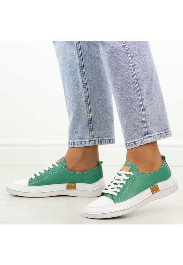 Zielone skórzane półbuty damskie T.Sokolski 8260. Okazja: na co dzień. Nosek buta: okrągły. Zapięcie: sznurówki. Kolor: zielony. Materiał: skóra. Szerokość cholewki: normalna. Sezon: jesień, wiosna. Styl: sportowy, klasyczny, casual, elegancki