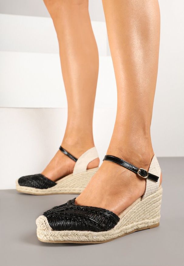 Renee - Czarne Sandały na Koturnie w Stylu Boho z Plecioną Cholewką Ralisses. Okazja: na co dzień. Kolor: czarny. Materiał: len. Sezon: lato. Obcas: na koturnie. Styl: boho