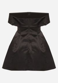 Born2be - Czarna Satynowa Sukienka Hiszpanka Vices z Kwiatowymi Aplikacjami Fennalisa. Okazja: na ślub cywilny, na wesele, na imprezę. Typ kołnierza: dekolt hiszpanka. Kolor: czarny. Materiał: satyna. Wzór: aplikacja, kwiaty. Sezon: lato #7