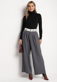 Born2be - Szare Szerokie Palazzo Spodnie z Wysokim Stanem Zapinane na Zamek i Guziki Folina. Okazja: na co dzień, na spotkanie biznesowe. Stan: podwyższony. Kolekcja: plus size. Kolor: szary. Materiał: bawełna. Styl: wizytowy, biznesowy, elegancki, casual #4