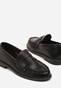 Renee - Czarne Mokasyny Vices z Marszczeniem i Wkładką ze Skóry Naturalnej Mestia. Okazja: na co dzień. Kolor: czarny. Materiał: skóra. Styl: klasyczny, casual, elegancki #5
