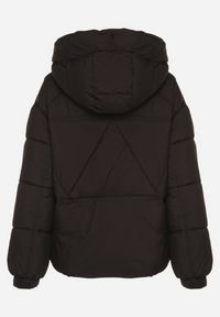 Born2be - Czarna Pikowana Kurtka Puffer z Kapturem i Kieszonką przy Rękawie Galieana. Okazja: na spacer. Typ kołnierza: kaptur. Kolor: czarny. Materiał: jeans, dzianina. Styl: sportowy, elegancki