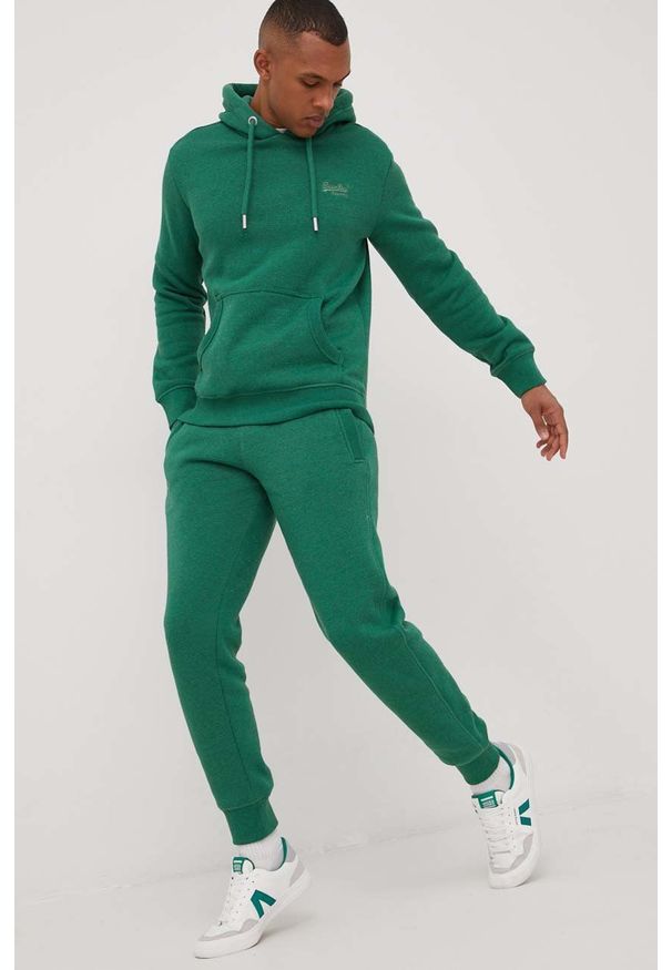 Superdry bluza męska kolor zielony z kapturem melanżowa. Okazja: na co dzień. Typ kołnierza: kaptur. Kolor: zielony. Materiał: dzianina. Wzór: melanż. Styl: casual