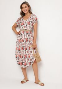 Born2be - Czerwona Sukienka Bawełniana z Asymetrycznym Dołem w Kwiatki Nativienne. Kolor: czerwony. Materiał: bawełna. Długość rękawa: krótki rękaw. Wzór: kwiaty. Sezon: lato. Typ sukienki: asymetryczne. Styl: elegancki #5
