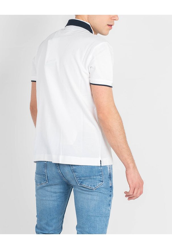 Invicta Koszulka Polo | 4452253 / U | Mężczyzna | Biały. Okazja: na co dzień. Typ kołnierza: polo. Kolor: biały. Materiał: poliester. Długość rękawa: krótki rękaw. Wzór: aplikacja. Styl: klasyczny, casual