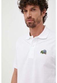 Lacoste polo bawełniane x Netflix kolor biały z aplikacją. Typ kołnierza: polo. Kolor: biały. Materiał: bawełna. Długość: krótkie. Wzór: aplikacja #1