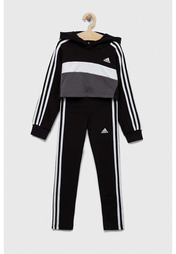 Adidas - adidas dres dziecięcy kolor czarny. Kolor: czarny. Materiał: dresówka