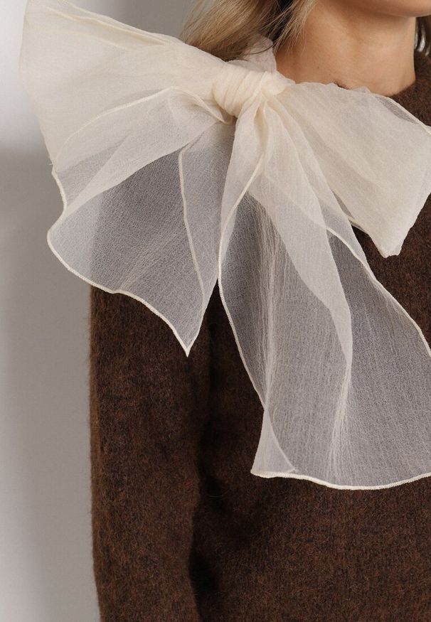 Born2be - Brązowy Sweter z Domieszką Wełny z Ozdobnym Wiązaniem Tuselana. Okazja: na co dzień. Kolor: brązowy. Materiał: wełna. Wzór: aplikacja. Styl: elegancki, klasyczny, casual