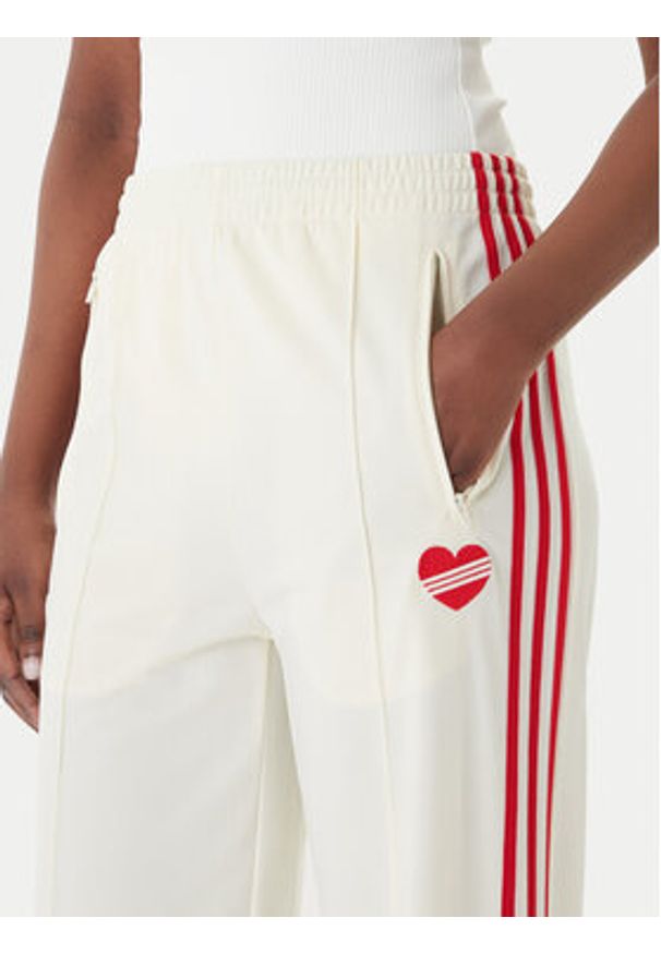 Adidas - adidas Spodnie dresowe Firebird KQ8056 Beżowy Loose Fit. Kolor: beżowy. Materiał: syntetyk