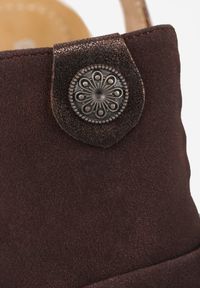 Born2be - Brązowe Sandały na Koturnie z Marszczoną Cholewką i Metaliczną Aplikacją Teodlar. Zapięcie: bez zapięcia. Kolor: brązowy. Materiał: jeans, len. Wzór: aplikacja. Sezon: lato. Obcas: na koturnie. Styl: boho. Wysokość obcasa: średni #3