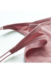 Intica - Stringi z cienkimi paseczkami z wysokiej jakości materiału Pauline. Kolor: żółty. Materiał: materiał #2