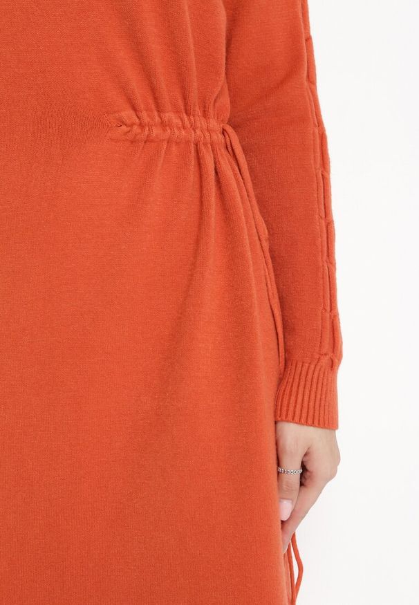 Born2be - Pomarańczowa Sukienka Mini ze Sweterkowego Materiału z Półgolfem Ściągana Sznurkiem Docaliva. Kolor: pomarańczowy. Materiał: materiał. Długość: mini