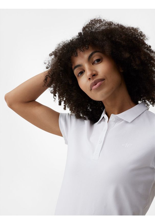 4f - 4F Koszulka polo regular damska XS. Okazja: na co dzień. Typ kołnierza: polo. Kolor: biały. Materiał: bawełna. Styl: casual
